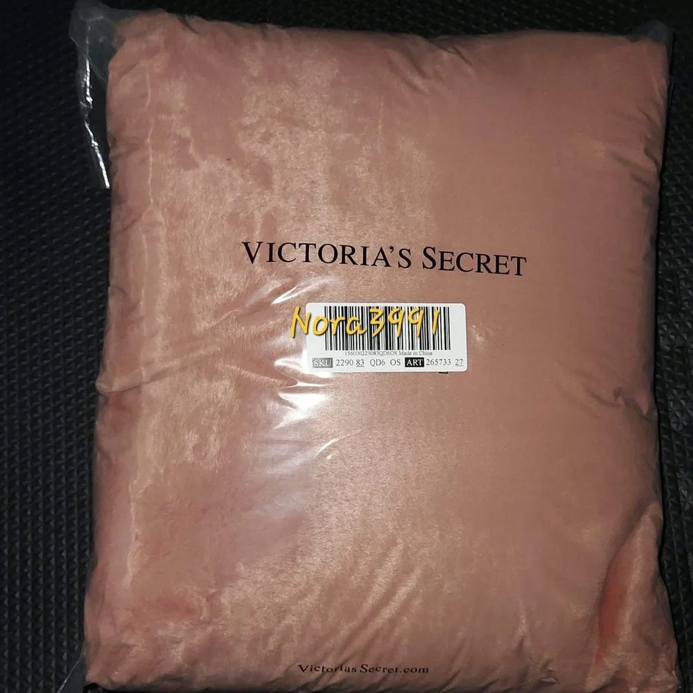 Victoria Secret Faux Fur Blanket NIP